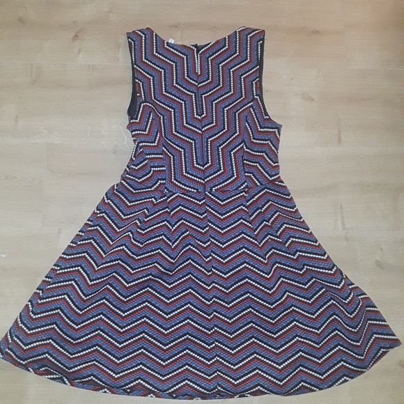 🌺BCBGeneration Fit&Flare dress final - Picture 4 of 10